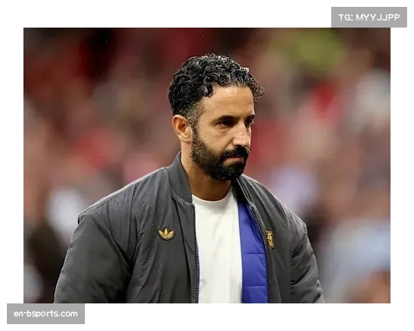 阿莫林三后卫体系引发争议 曼联战术调整效果尚待检验